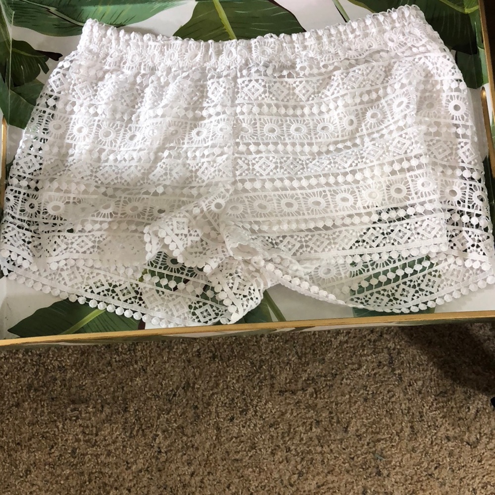 Lacy white shorts! - Picture 2 of 6